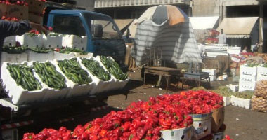 الطماطم بـ8 والخوخ والبصل بـ3.. انخفاض أسعار الخضار والفاكهة بالوادى الجديد