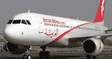 ركاب طائرة يحررون محضرا ضد "العربية للطيران" لتأخر نقلهم للإسكندرية