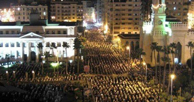 محافظ أسيوط يشارك المواطنين الاحتفال بليلة القدر 