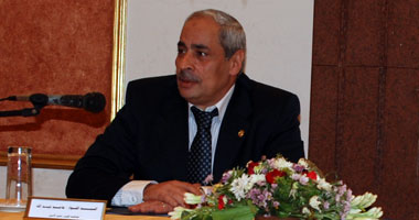 موظف ونجلاه يستولون على نصف مليون جنيه
