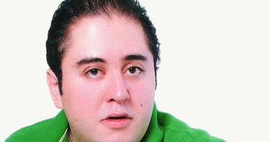 عمرو عبد العزيز ينتظر "فكك منى"