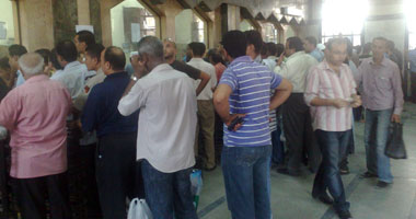اعتصام العاملين بـ"عربات النوم" فى "محطة مصر" للمطالبة بالتثبيت