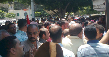 معلمو المنوفية يتظاهرون للمطالبة بالحافز ويهددون بالإضراب