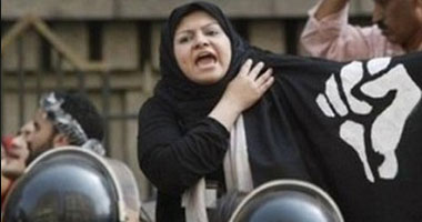 فى قضية حبس أسماء محفوظ.. المحكمة تؤيد حبسها سنة وكفالة ألفين جنيه.. ودفاع المتهمة: مقيم الدعوى مصاب بمرض الشهرة.. والمدعى: المتهمة زى بنتى ولو اعتذرت لى  كنت هتنازل عن القضية 