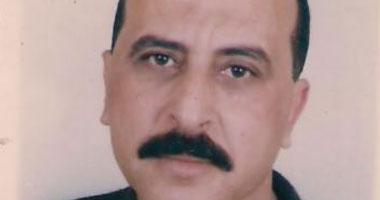 عامل يضرب عن الطعام احتجاجا على اضطهاده فى عمله بالإسكندرية