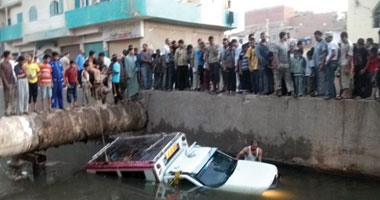 مصرع 4 وإصابة آخر فى حادث سقوط سيارة نقل فى ترعة بالبحيرة