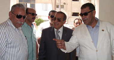 نائب محافظ الإسكندرية يفتتح السوق الخيرى لمؤسسة "بلادى" 