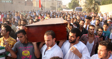 والدة شهيد الحدود المجند طه محمد إبراهيم: احتسبت ابنى عند الله.. جيرانه: كان معروفا بحسن سلوكه.. وشقيقته: أطالب المسئولين بحماية أبنائنا على الحدود