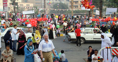 محافظ قنا يصلى العيد وسط جموع المواطنين بمسجد القناوى