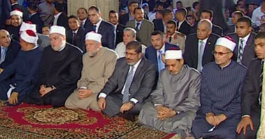 مرسى يؤدى صلاة الجمعة فى مسجد الفاروق بالتجمع الخامس