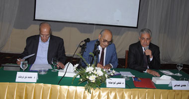 فى مؤتمر الهيئة الإنجيلية.. حمدين صباحى:  مصر تستطيع  وضع دستور يمثل مصير شعبها ويليق بحضارتها.. وقللينى: أخشى من دستور يدمر مصر بعد أن انقض الرئيس على التشريع