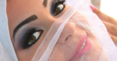 لو فرحك فى العيد.. تعرفى على أسعار الـ"ميكب أرتيست" عشان ميضحكش عليكى