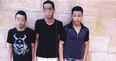 ضبط 3 عاطلين سرقوا متعلقات طالب بالإكراه فى المعادى
