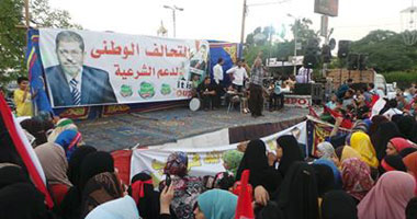 حفل فنى لأنصار مرسى أمام مسجد "الصالحين" بالإسماعيلية