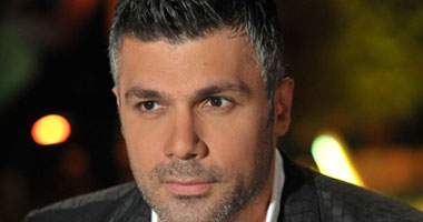 فارس كرم يصل طابا لإحياء حفل "أعياد الربيع"