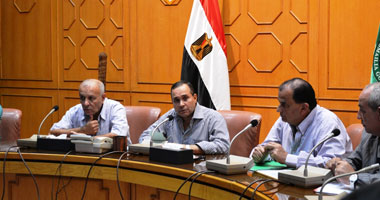 محافظ الإسماعيلية يتابع أعمال رفع القمامة والمخلفات