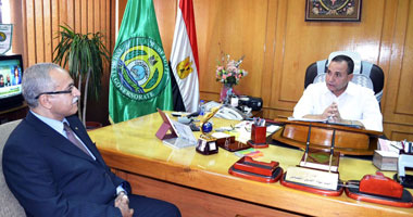محافظ الإسماعيلية يطالب بالتوسع فى مراكز خدمات المواطنين 