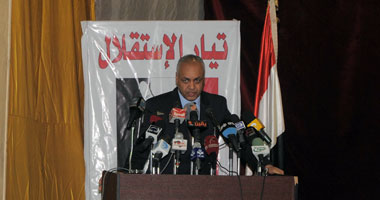 مصطفى بكرى يطالب بمحاكمة القرضاوى عسكريا لتحريضه ضد الجيش
