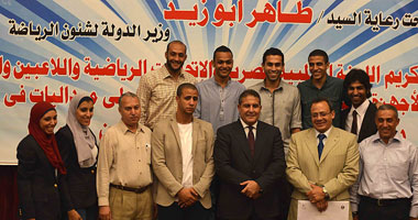 بالصور.. وزارة الرياضة تُكرم أبطال المتوسط بالمعادى اليوم