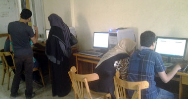 بالصور.. إقبال ضعيف على معامل تنسيق المرحلة اﻷولى بجامعة اﻷزهر