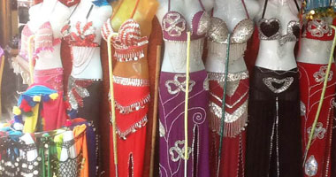 بدلة رقص "صوفينار" تخطف الزبائن بخان الخليلى