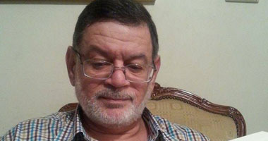 يقرأون الآن.. ثروت الخرباوى يعيش مع "قواعد العشق الأربعون"