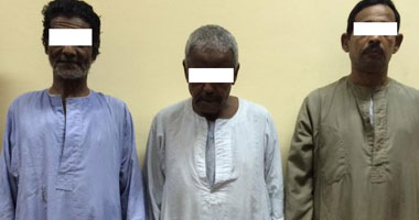سقوط 3 عاطلين بحوزتهم 78 تذكرة هيروين بقصد الاتجار فى إدفو