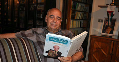 "يقرأون الآن".. أحمد الخميسى يصاحب عبد الوهاب فى كتاب "النهر الخالد"