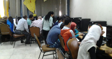 إقبال متوسط على معامل "عين شمس" لتسجيل رغبات طلاب الشهادات الفنية