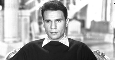 سعيد الشحات يكتب: ذات يوم 23 أكتوبر 1982..مبارك يوافق على إعادة أغنيات عبدالحليم حافظ الوطنية بعد منعها من السادات