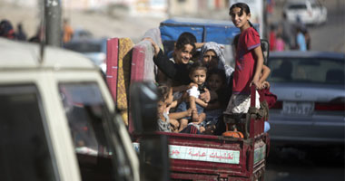 "أيتام غزة" يحتجون على إغلاق أحد المصارف لحساباتهم