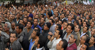 عمال "المصرية للملاحة" يتظاهرون لعدم زيادة المرتبات