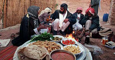 احذر الإسراف فى تناول الطعام يصيب بالخمول والصداع