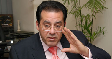 بلاغ من أيمن نور ضد صحيفة أسبوعية