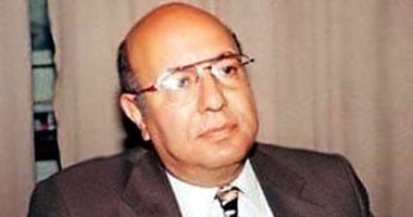 الشاعر أحمد تيمور يعلن إصابته بكورونا: عزومة واحدة السبب