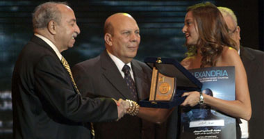 بشرى صاحبة أجمد فستان بمهرجان دبى السينمائى
