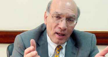 العاملون بـ«مصر للتأمين» ينتظرون الوزير الجديد لإيقاف الفصل.. ورئيس «القابضة» يؤكد: «الفصل فى أكتوبر»