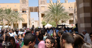 الجامعة الأمريكية تنفى ما تردد بشأن محاولتها مراقبة الطلاب