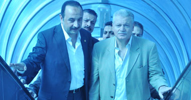 بالصور.. وزير النقل يتفقد نظام العبور بالكروت الذكية بالمترو