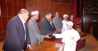 مدير أمن أسوان يكرم حفظة القرآن الكريم
