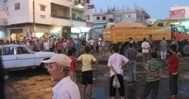 بالصور.. "الفواخرية" تغلق 3 شوارع رئيسية بالعريش