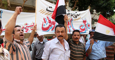 متعاقدو الصناديق الخاصة بالشرقية يتظاهرون أمام مجلس الوزراء 