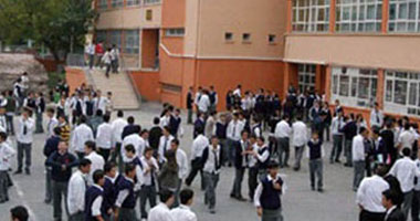 غياب جماعى لطالبات المدارس التجارية بادفو اعتراضا على الفترة المسائية