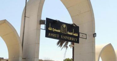 جامعة أسيوط تحتفل بتخريج الدفعة 45 من كلية الطب