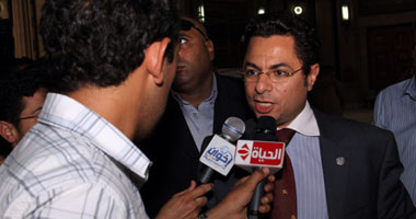 اجتماع مغلق لمحامى الشهداء قبل نظر رد المحكمة فى قضية مبارك