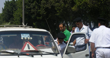 سكب البنزين على جسده وهدد بالانتحار بسبب إزالة كشك مخالف بالوراق