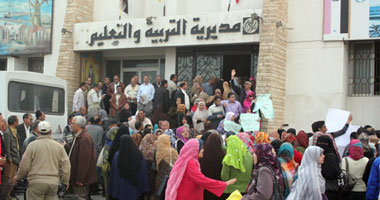 اعتصام مدير مدرسة داخل مديرية تعليم بنى سويف اعتراضًا على قرار نقله