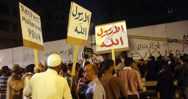 متظاهرو السفارة الأمريكية يطردون طاقم قناة أسترالية 