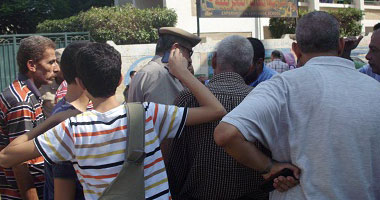 أهالى طلاب المدارس المهنية للبنات بشبرا يحطمون الإدارة التعليمية