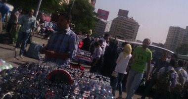 ضبط 30 بائعا متجولا ومتسولا داخل وسائل المواصلات فى حملات أمنية